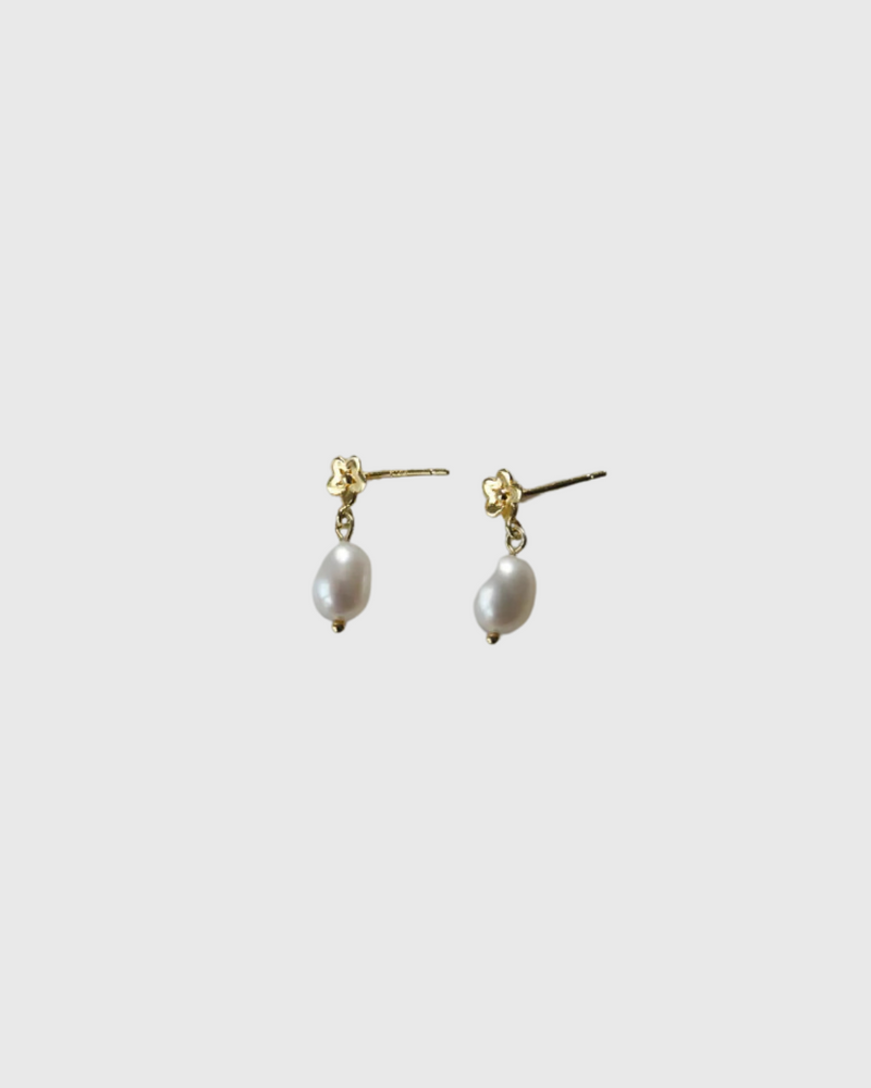 Pearly Daisy Day Studs Gold