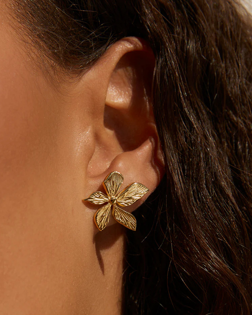 Lily Earrings Gold