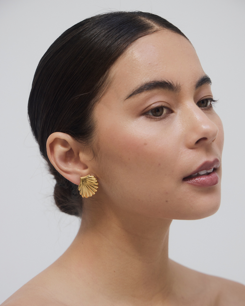 Clam Earring Gold